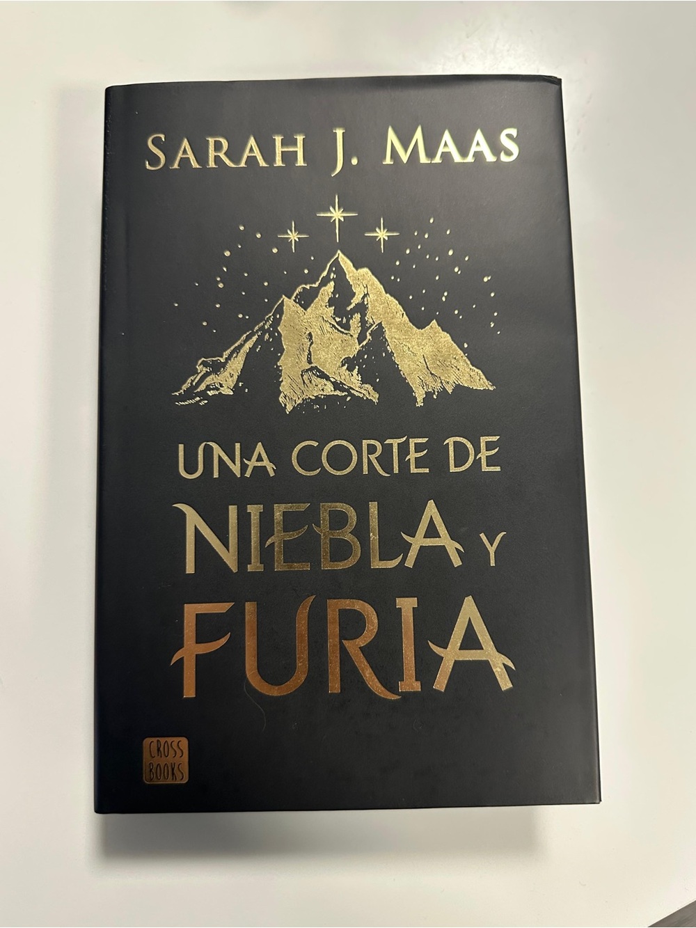 Sarah J. Maas - Una Corte de Niebla y Furia (Black & Gold Cover)